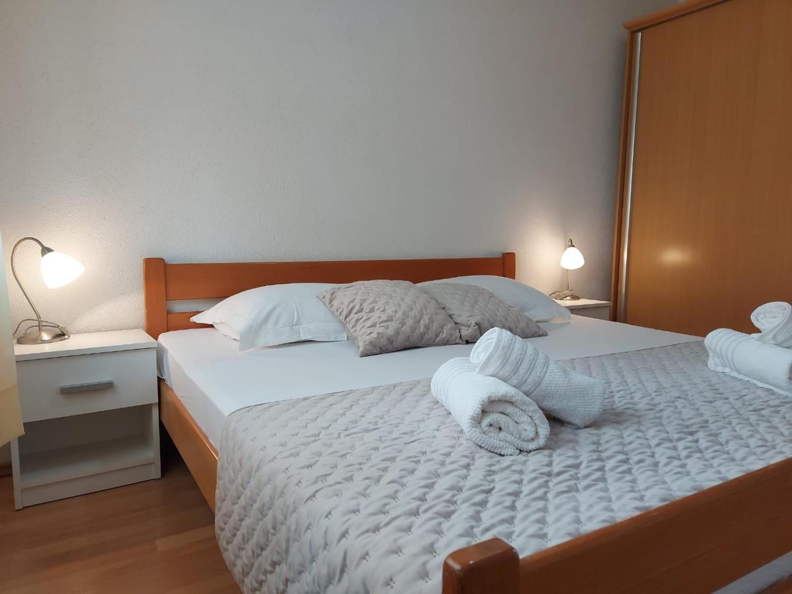 Apartments Gojevic Bol Exterior photo